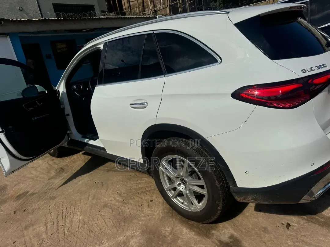 Mercedes-Benz GLC-Class GLC 300 2025 White
