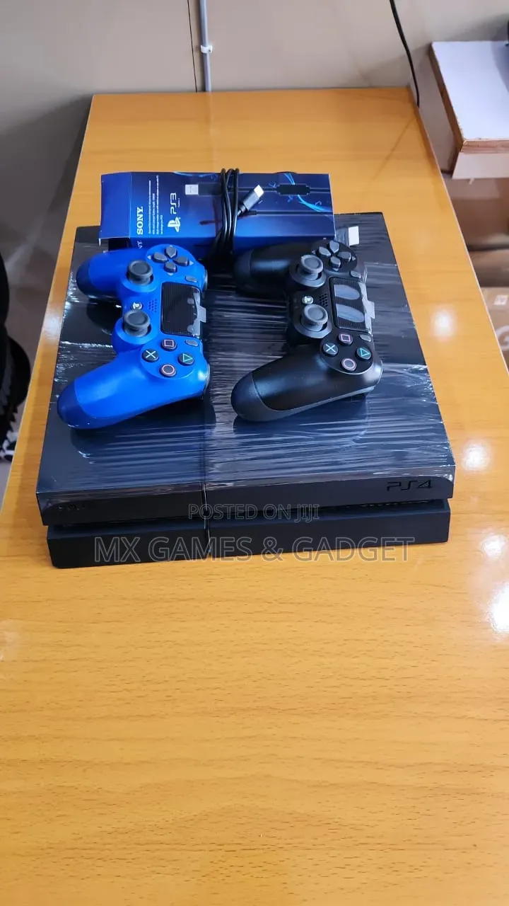 Playstation 4 Fat UK Used Clean With 2 Pad and 8 Games Installed