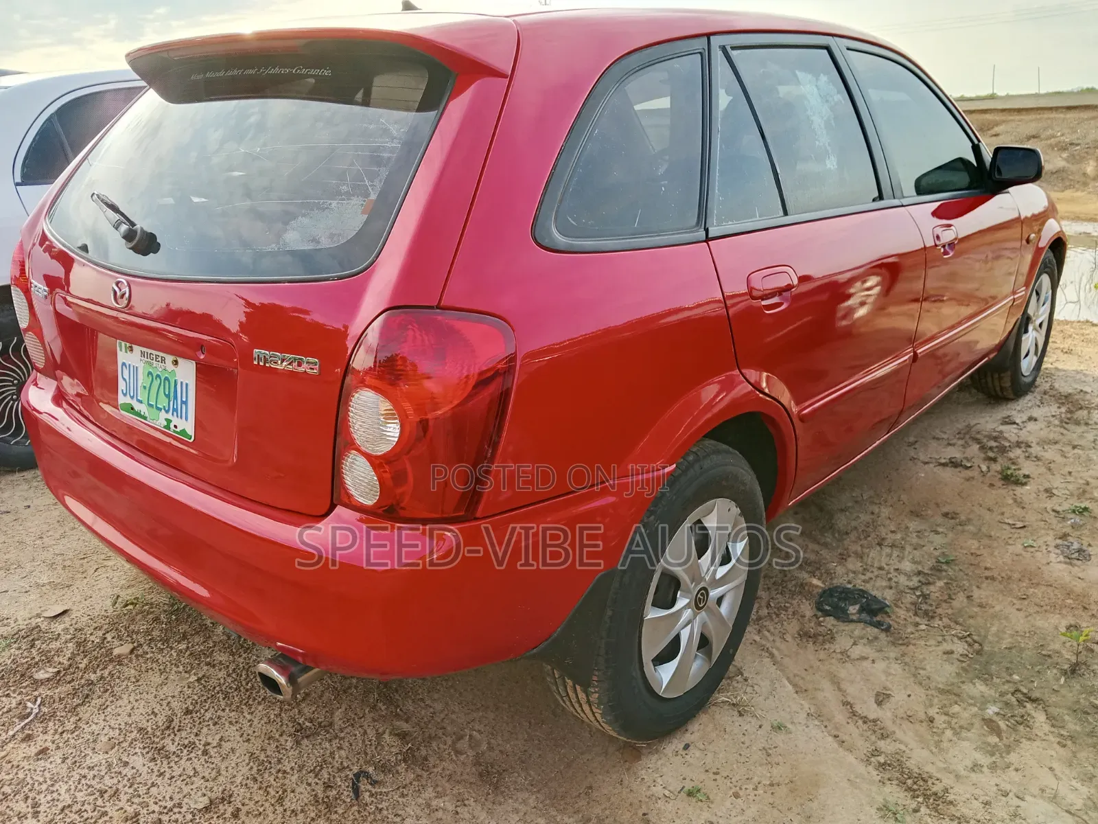 Mazda 323 2000 Red