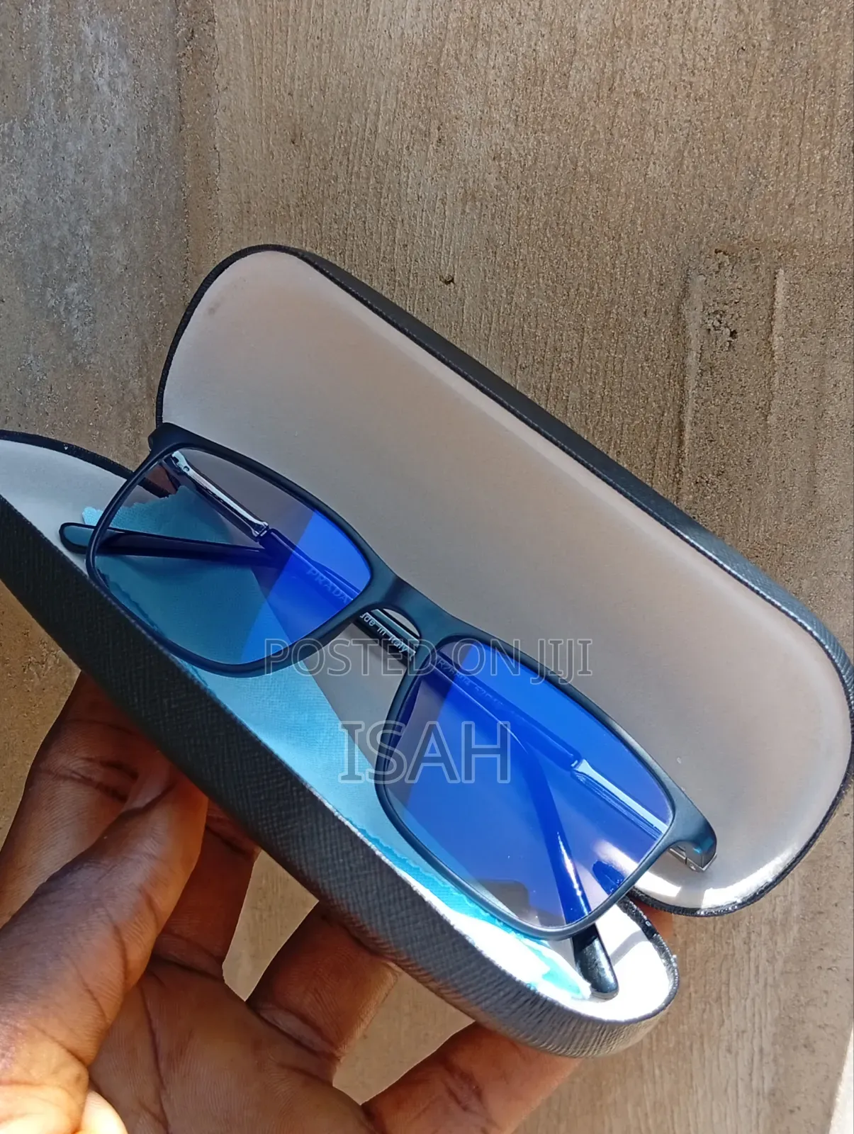 Photochromic Blue Cut Glass