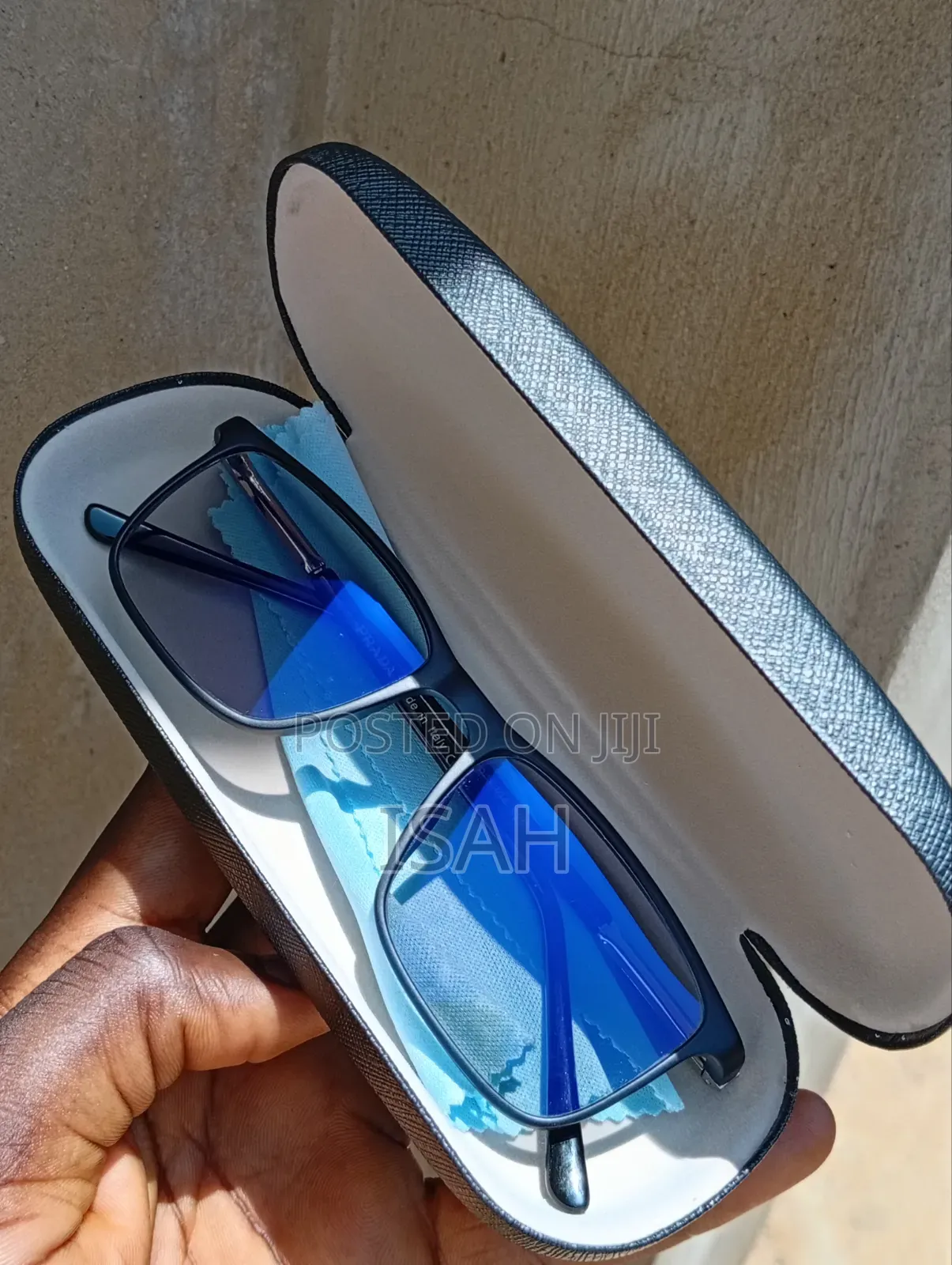 Photochromic Blue Cut Glass