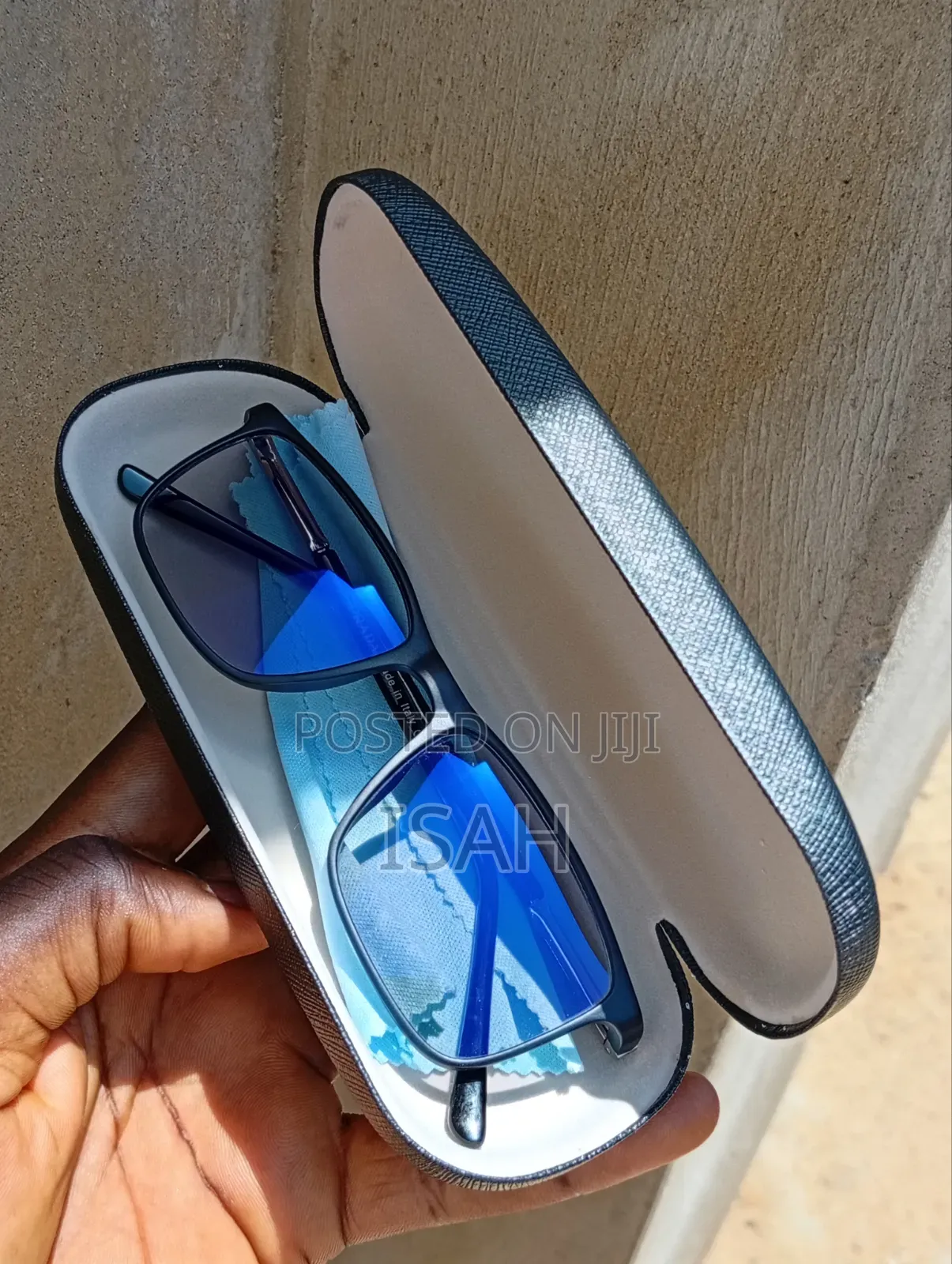 Photochromic Blue Cut Glass