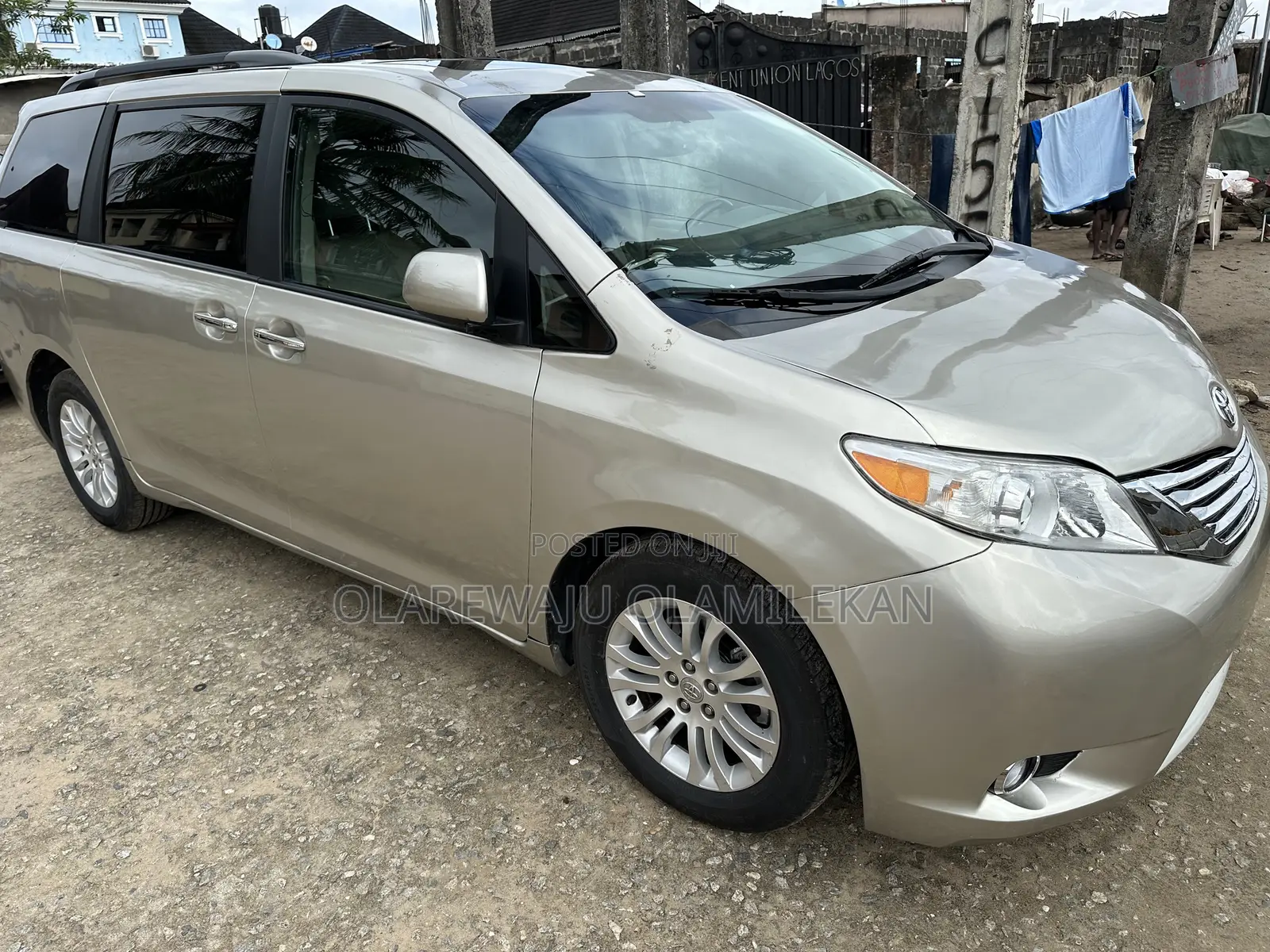 Toyota Sienna 2016 Gold