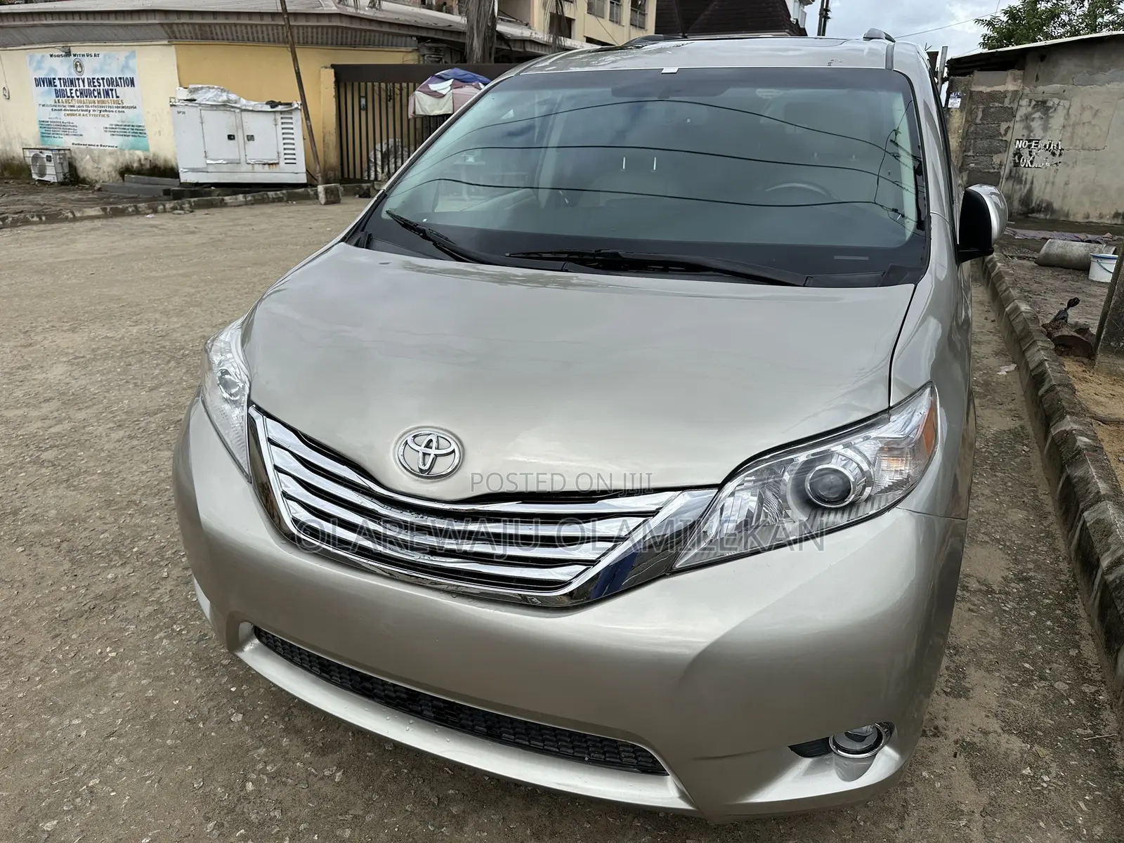 Toyota Sienna 2016 Gold