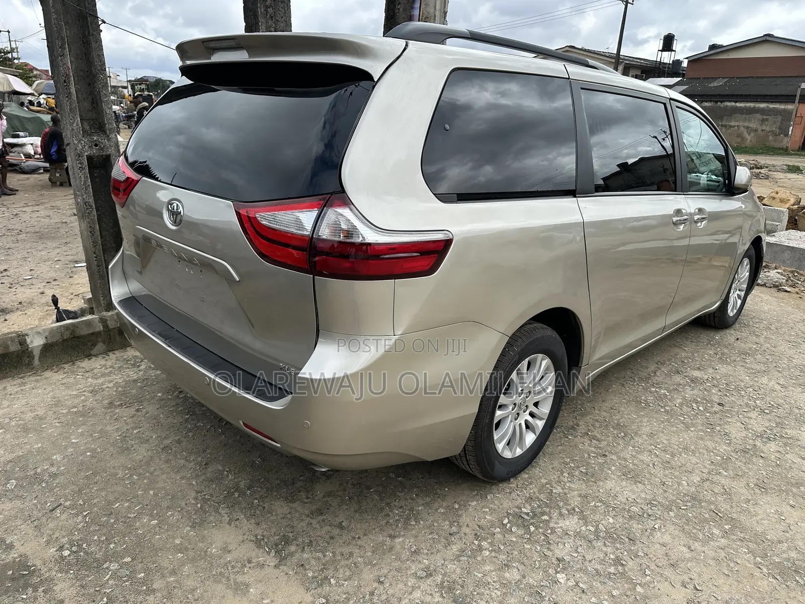 Toyota Sienna 2016 Gold