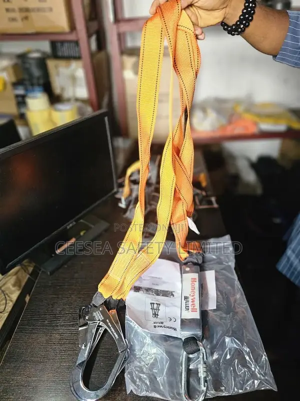 Safety Harness Fall Protection Kit: Full Body Roofing Harnesses