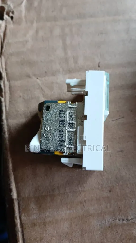 Original Legrand Cat6A Data Outlet – Module Plate Floor Box