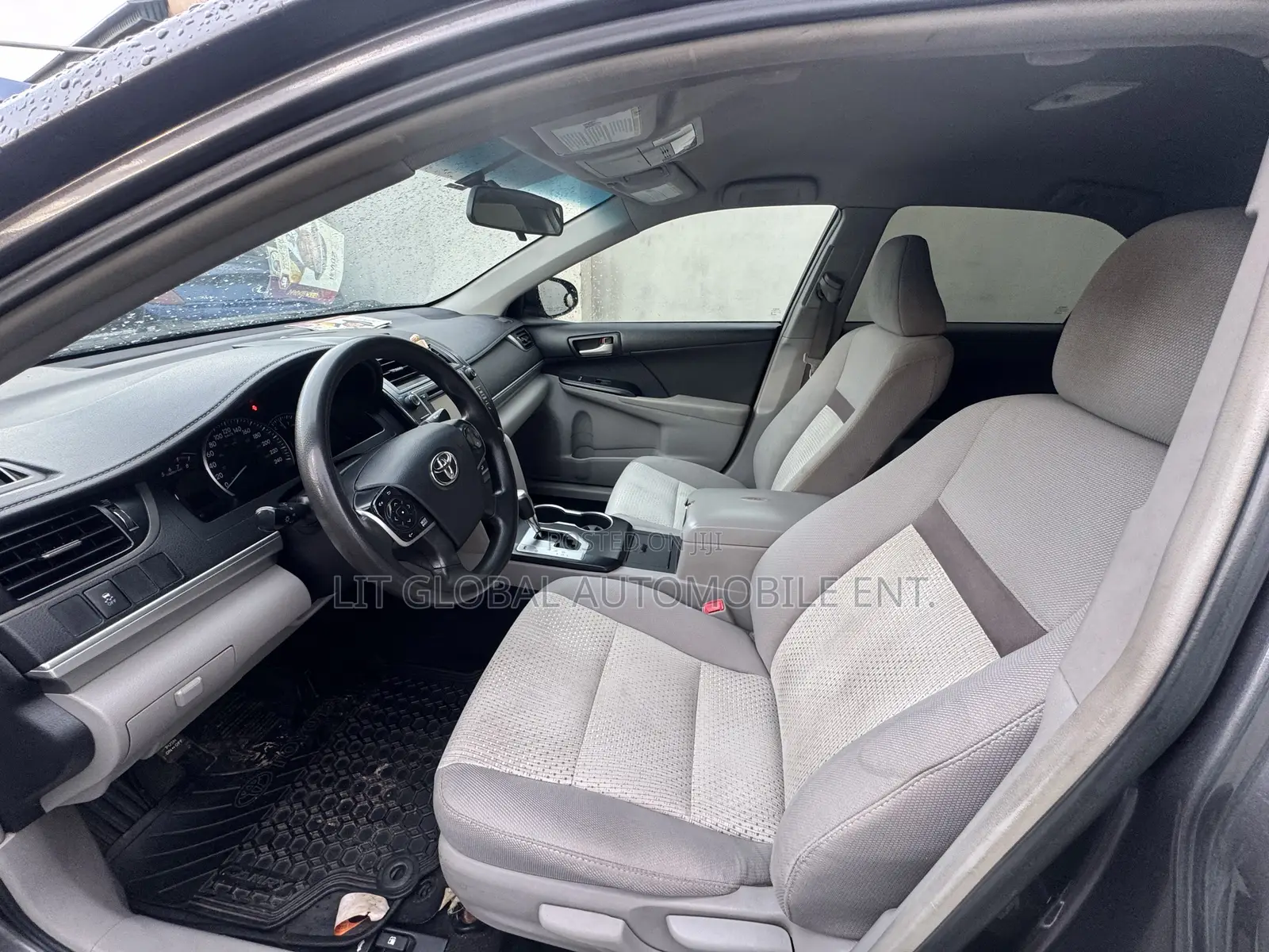 Toyota Camry LE 4dr Sedan (2.5L 4cyl 6A) 2014 Gray
