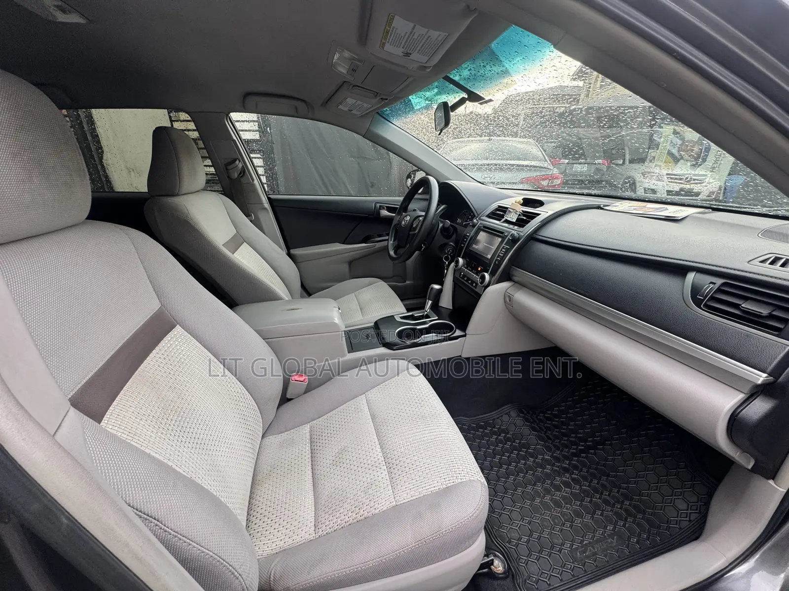 Toyota Camry LE 4dr Sedan (2.5L 4cyl 6A) 2014 Gray