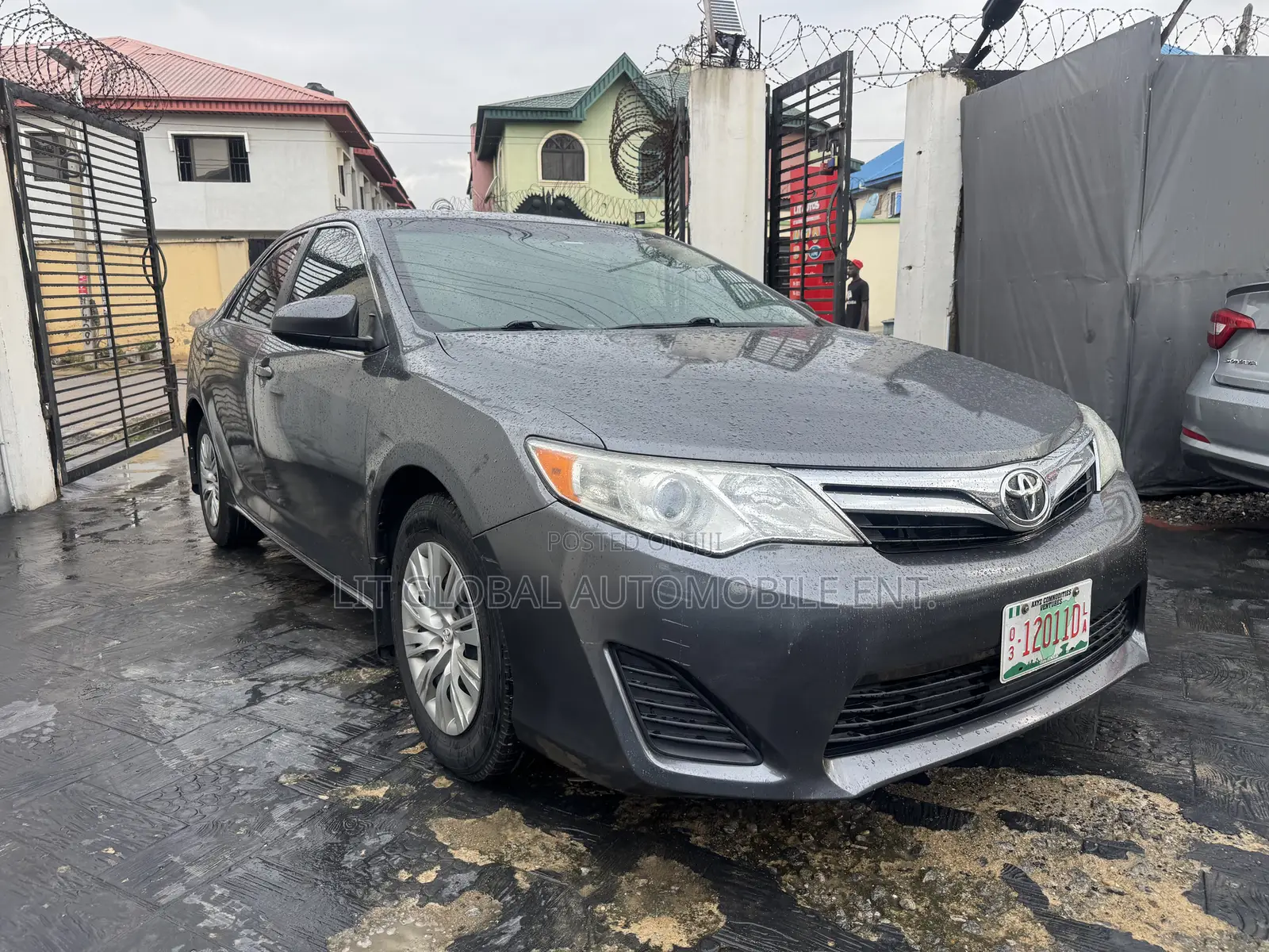 Toyota Camry LE 4dr Sedan (2.5L 4cyl 6A) 2014 Gray