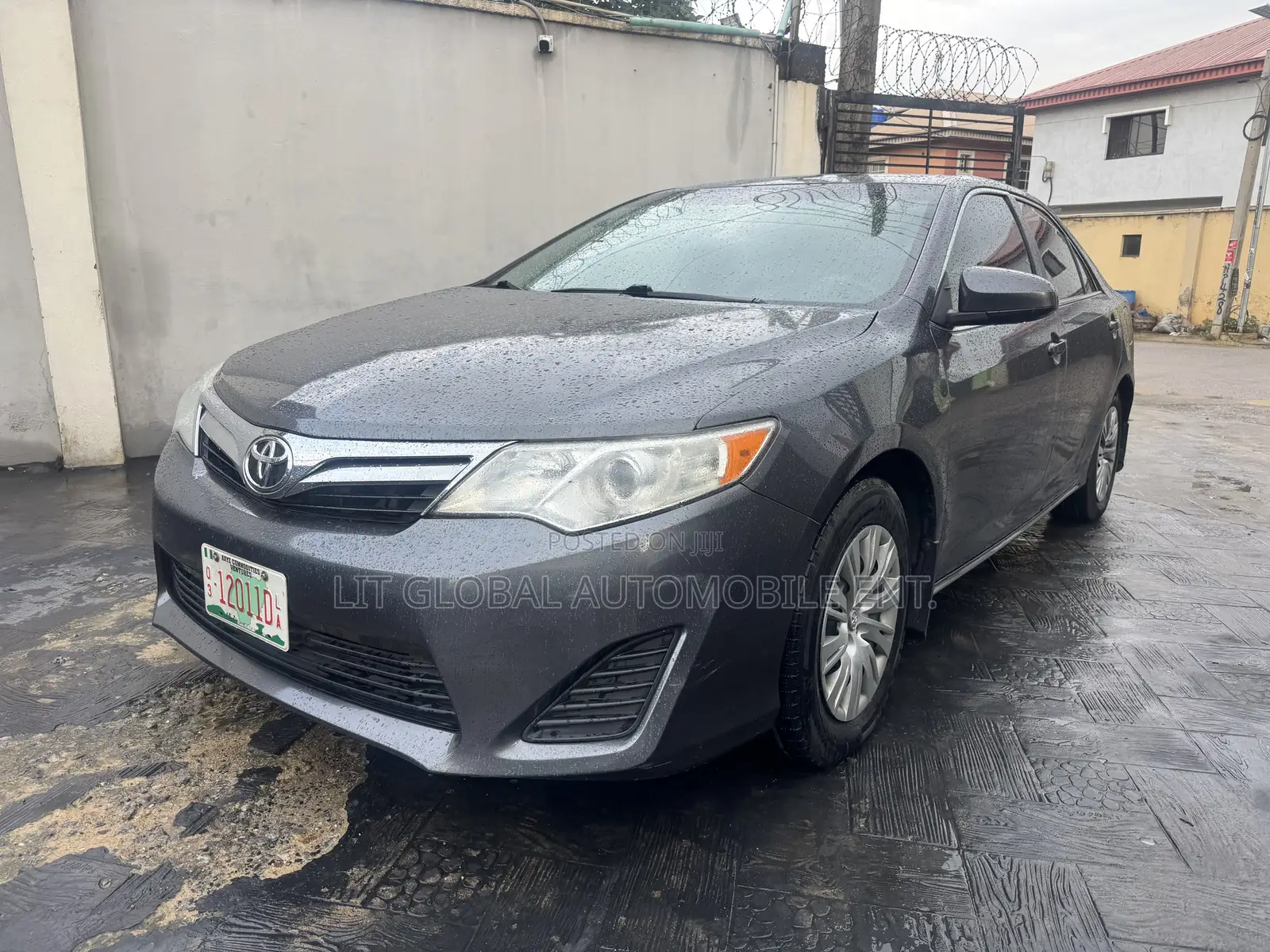 Toyota Camry LE 4dr Sedan (2.5L 4cyl 6A) 2014 Gray