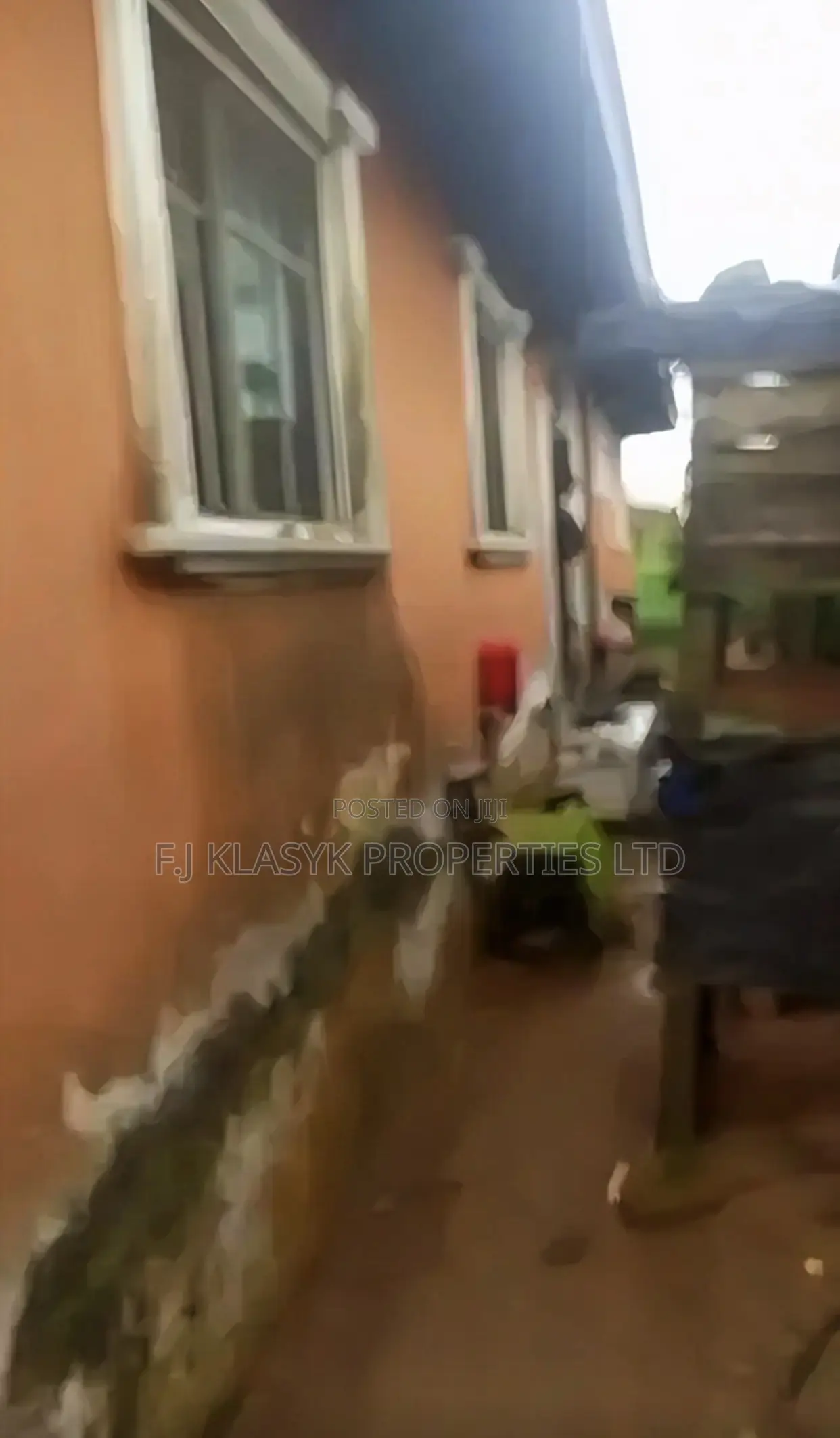 6bdrm Block of Flats in Benin City for sale