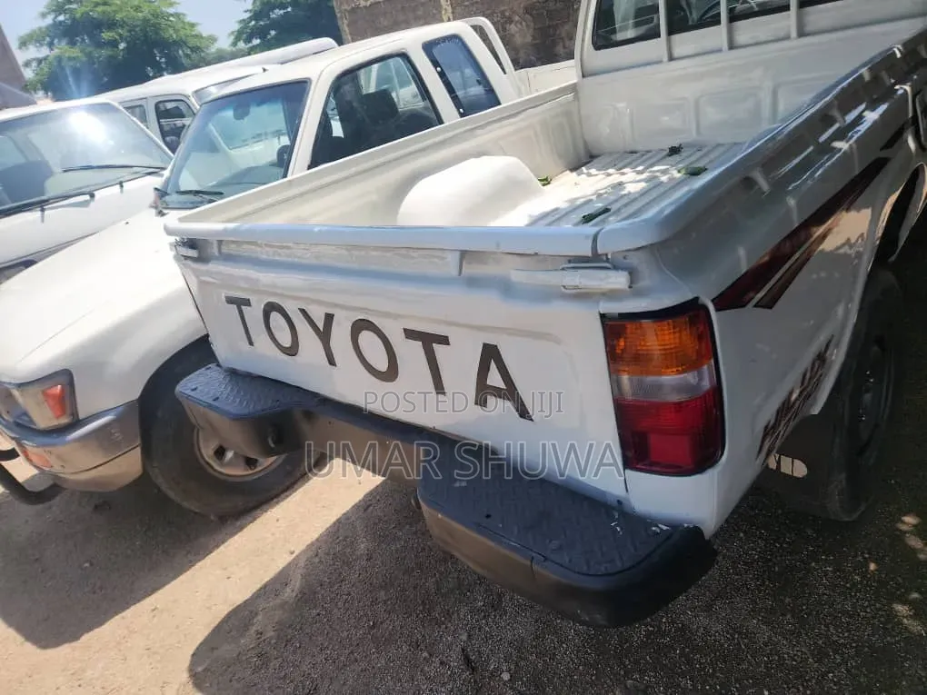 Toyota Hilux 1996 White