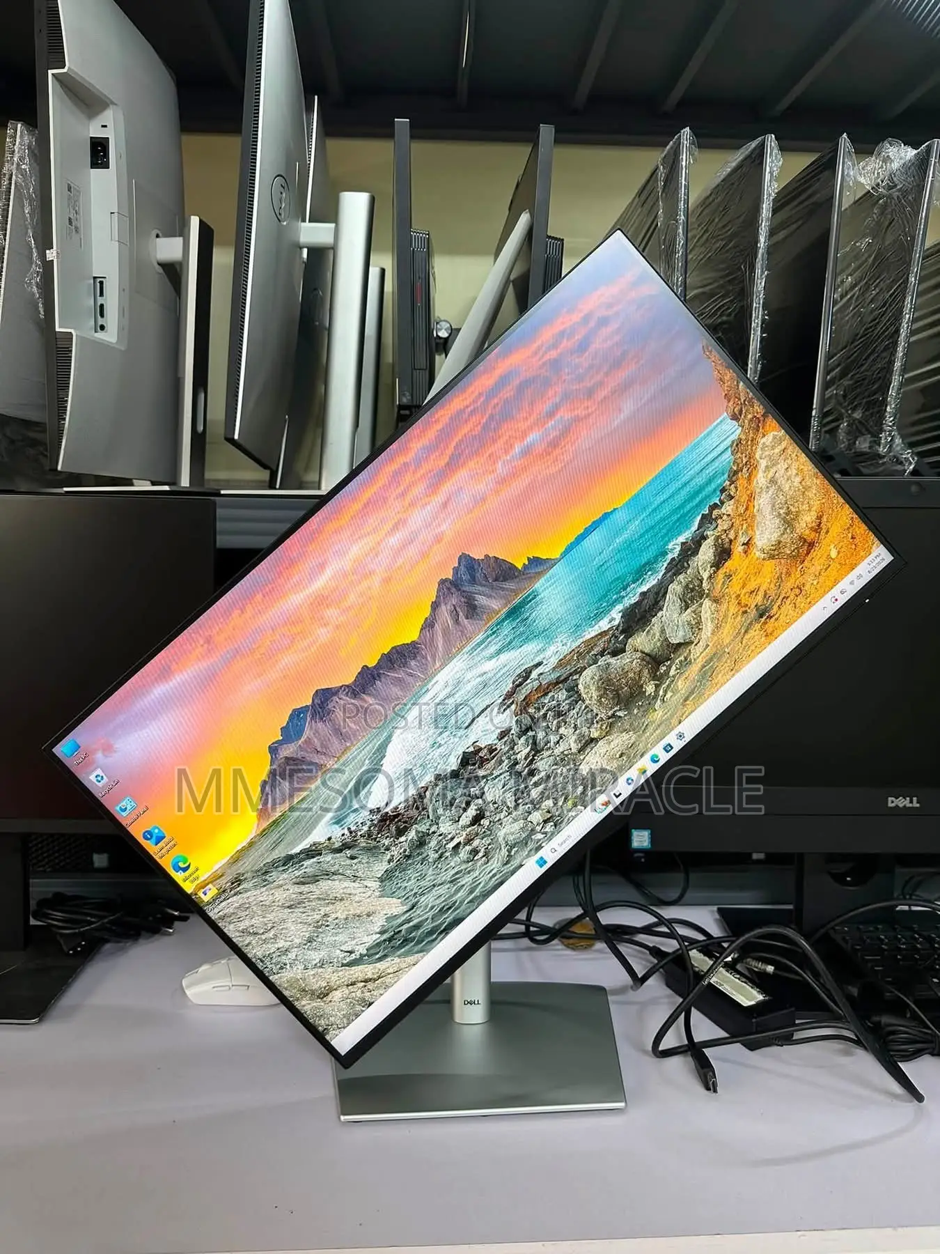 Dell P2725H - 27-Inch Full HD (1920 × 1080) IPS Frameless Monitor