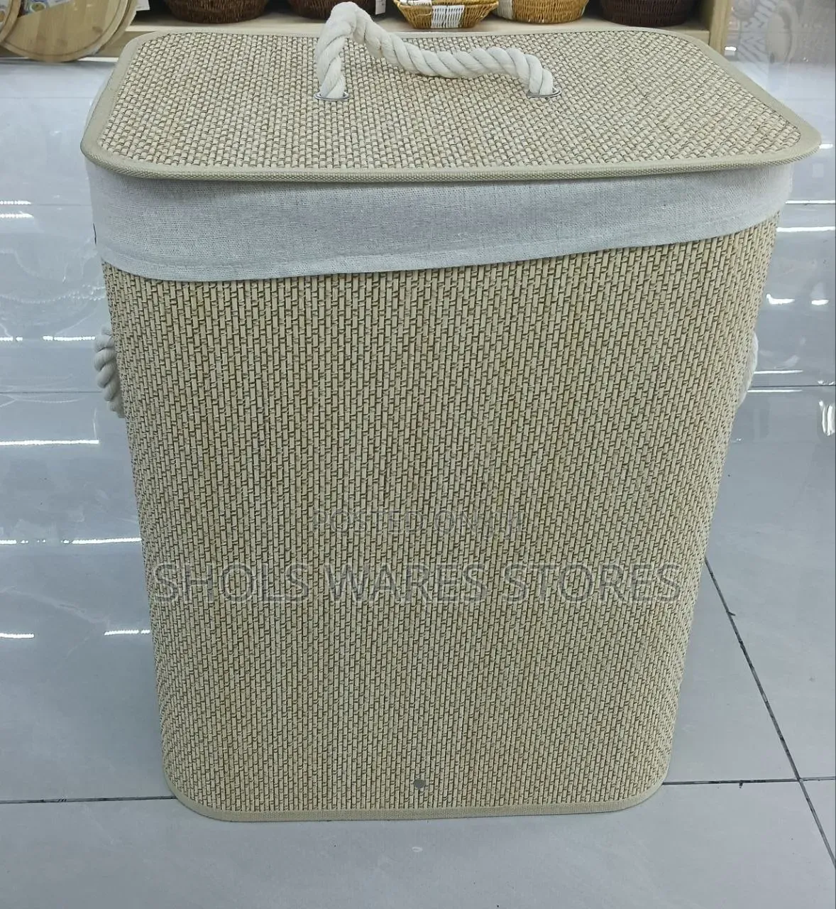 Luxury Foldable Bamboo Laundry Basket With Lid and Liner 
60l.