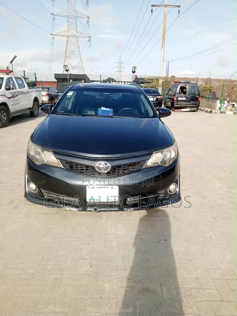 Toyota Camry SE 4dr Sedan (2.5L 4cyl 6A) 2013 Black