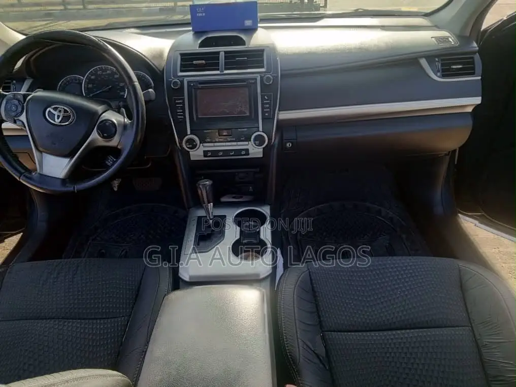 Toyota Camry SE 4dr Sedan (2.5L 4cyl 6A) 2013 Black