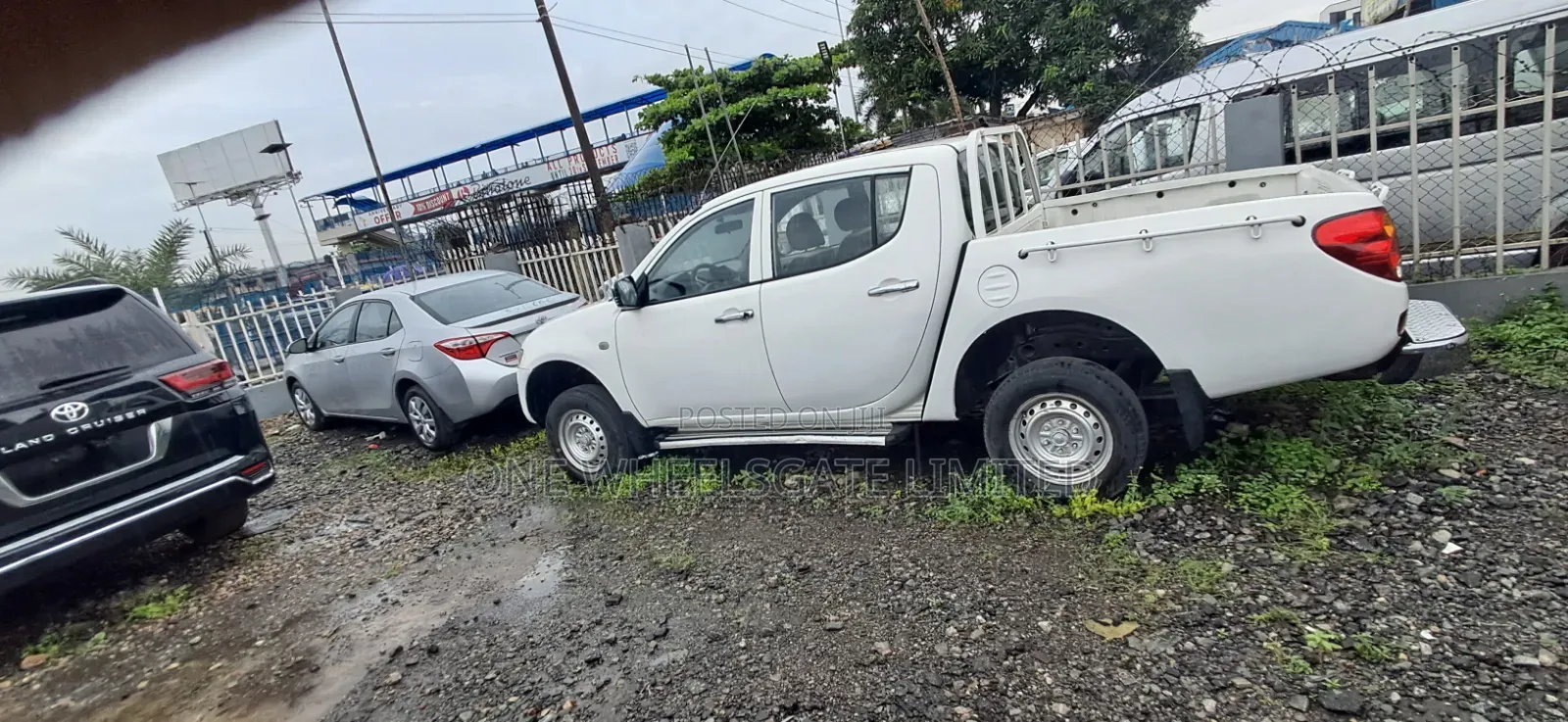 Mitsubishi L200 Double Cab 2.5 180hp 4WD 2013 White
