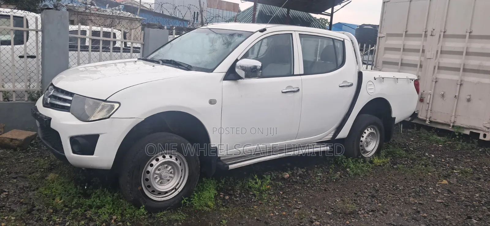 Mitsubishi L200 Double Cab 2.5 180hp 4WD 2013 White