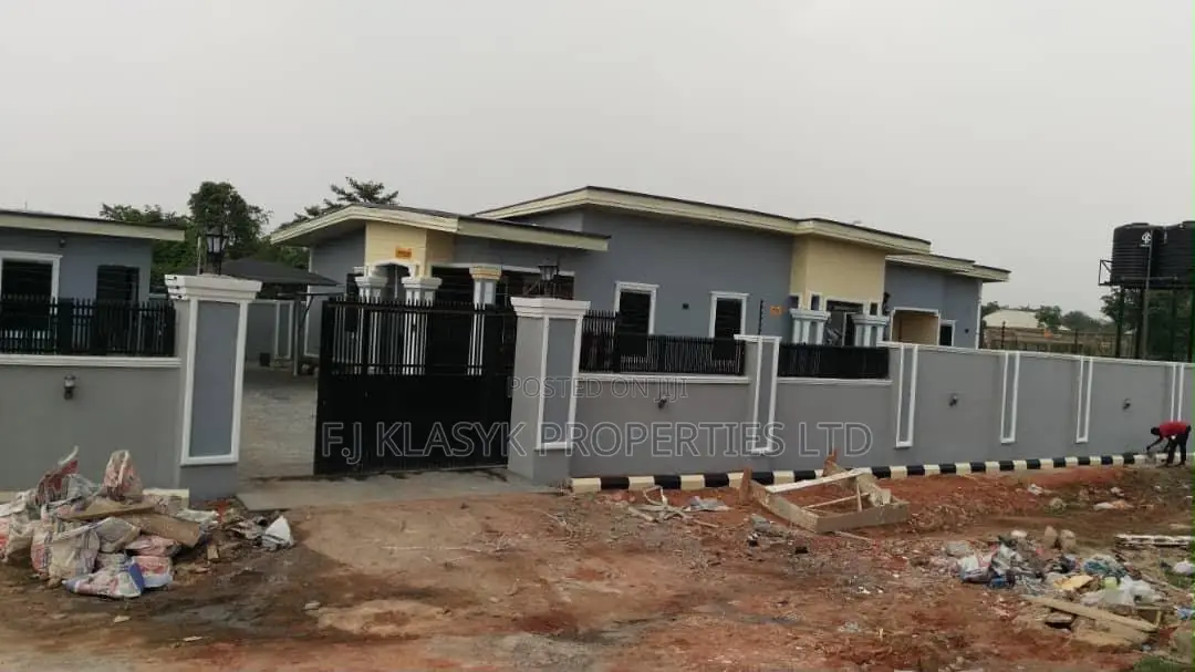 5bdrm Bungalow in Benin City for sale
