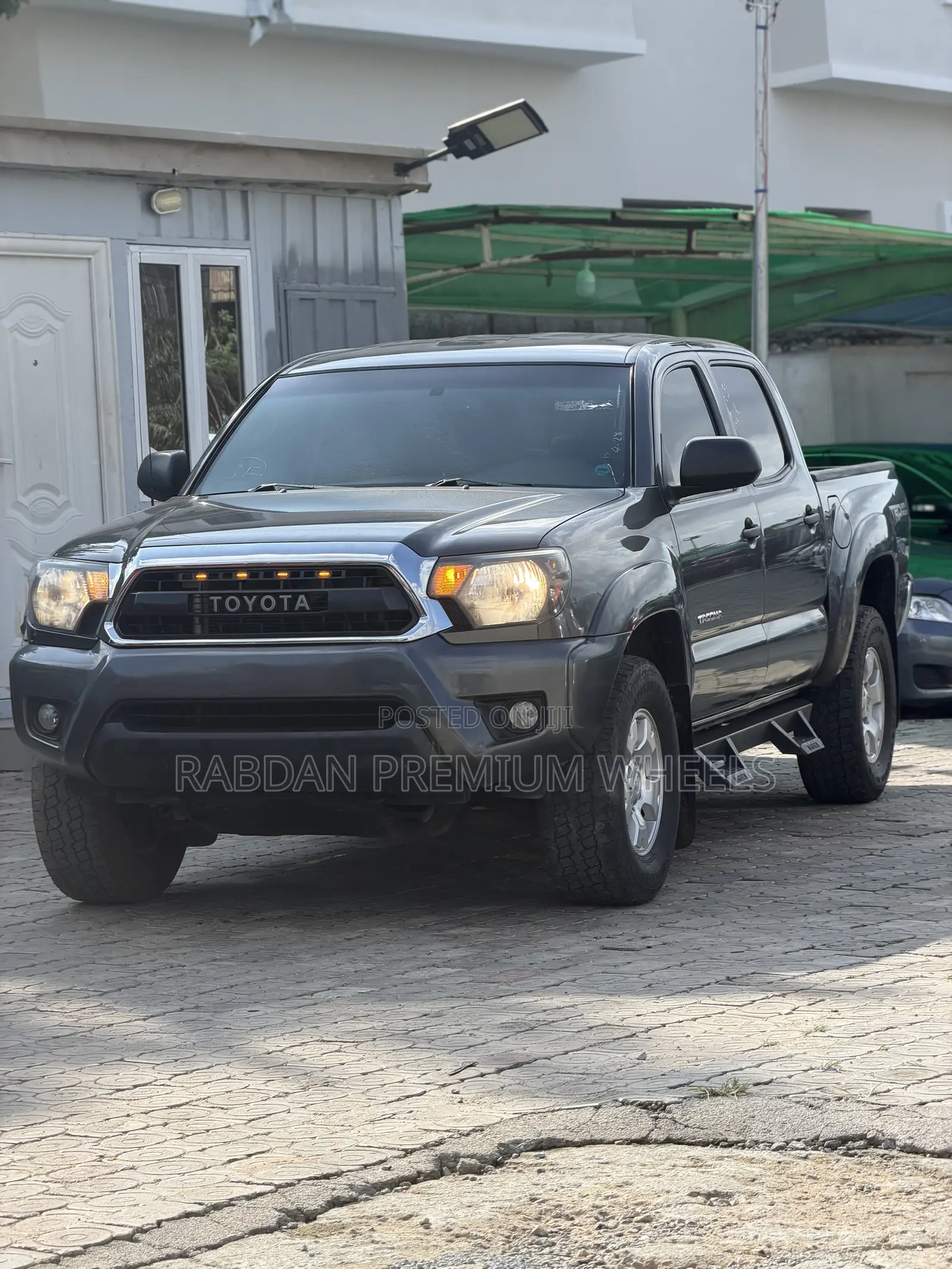 Toyota Tacoma Access Cab 4x4 4.0L V6 5-Speed Automatic 2013 Gray