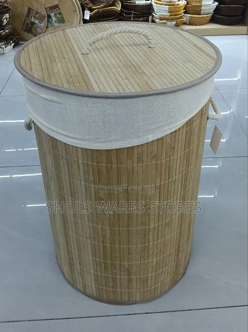 Luxury Foldable Bamboo Laundry Basket With Lid and Liner 
60l.