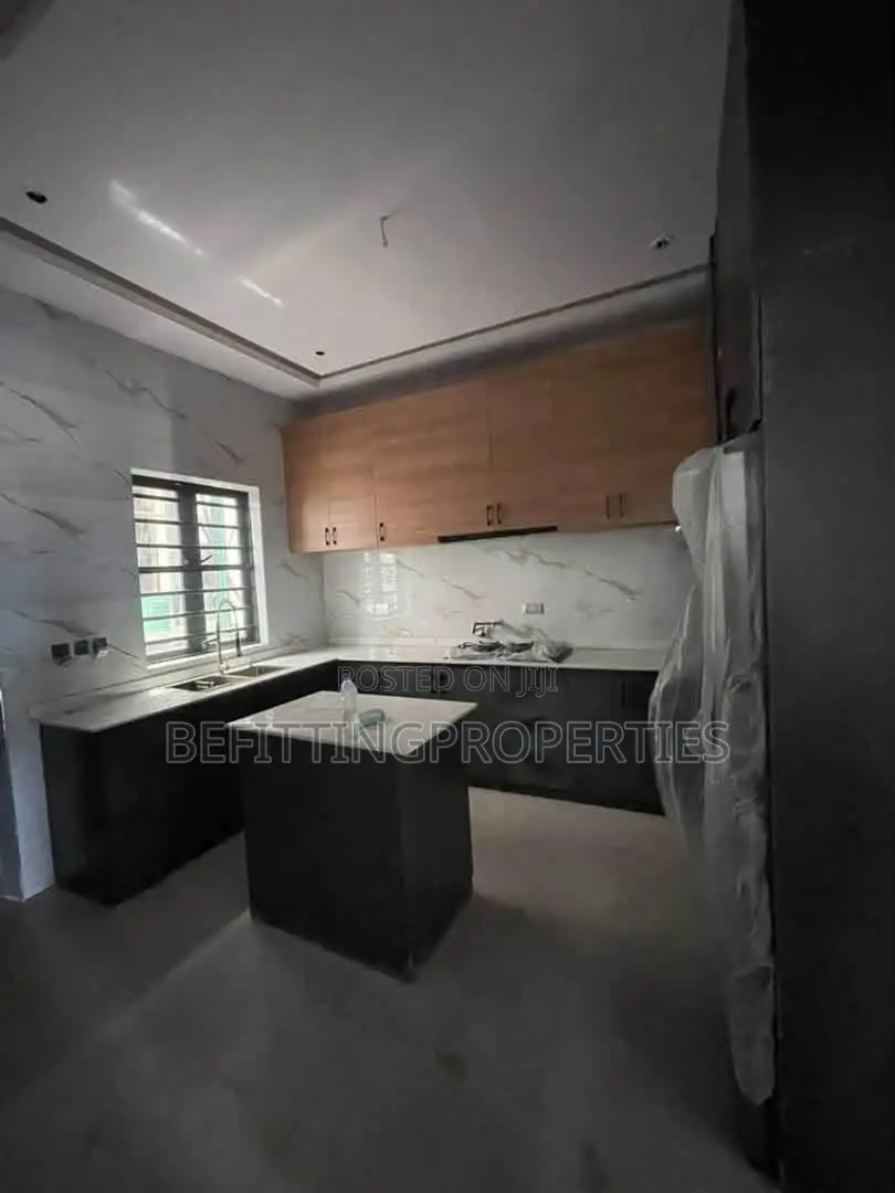 5bdrm Duplex in Ikoyi for sale