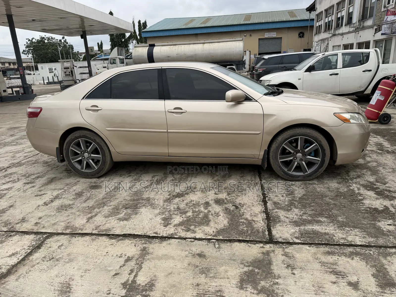 Toyota Camry LE 4dr Sedan (2.4L 4cyl 5A) 2008 Gold