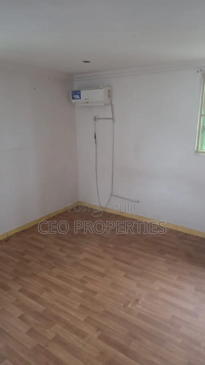 2bdrm Bungalow in Off Admiralty Way, Lekki Phase 1 for rent