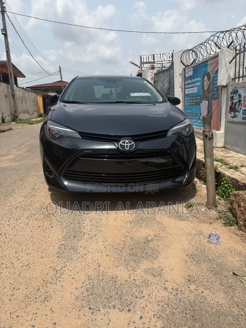 Toyota Corolla L (1.8L 4cyl 2A) 2018 Black