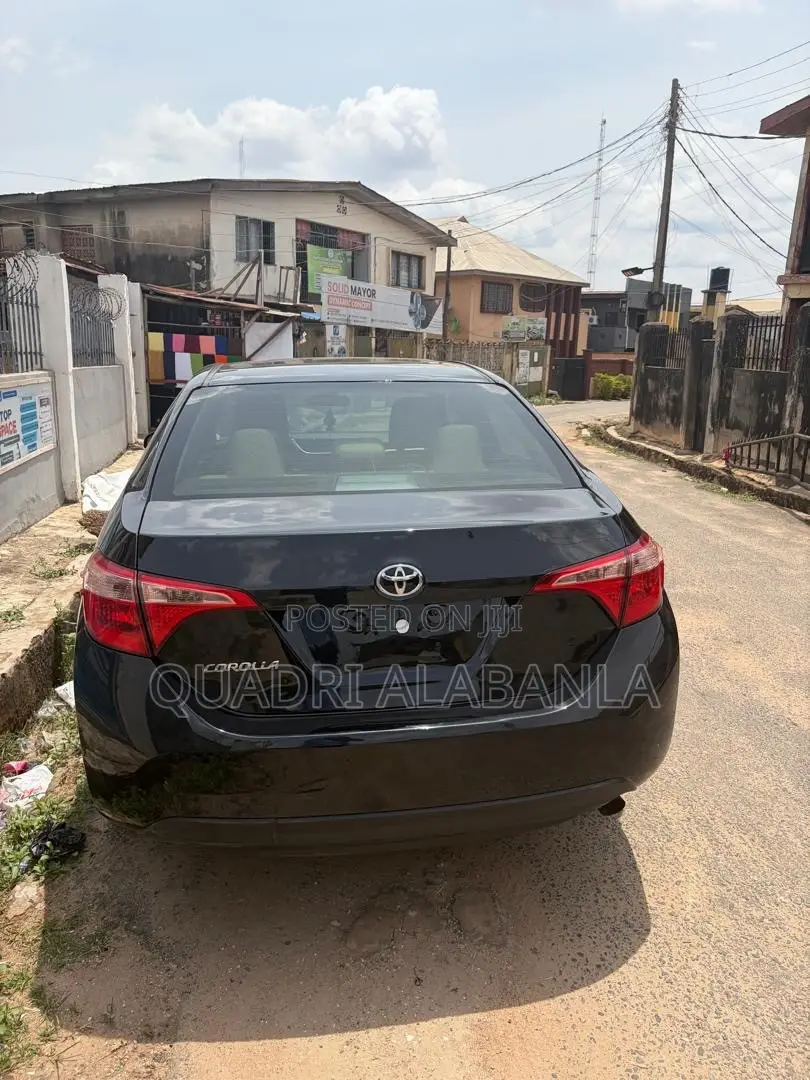 Toyota Corolla L (1.8L 4cyl 2A) 2018 Black