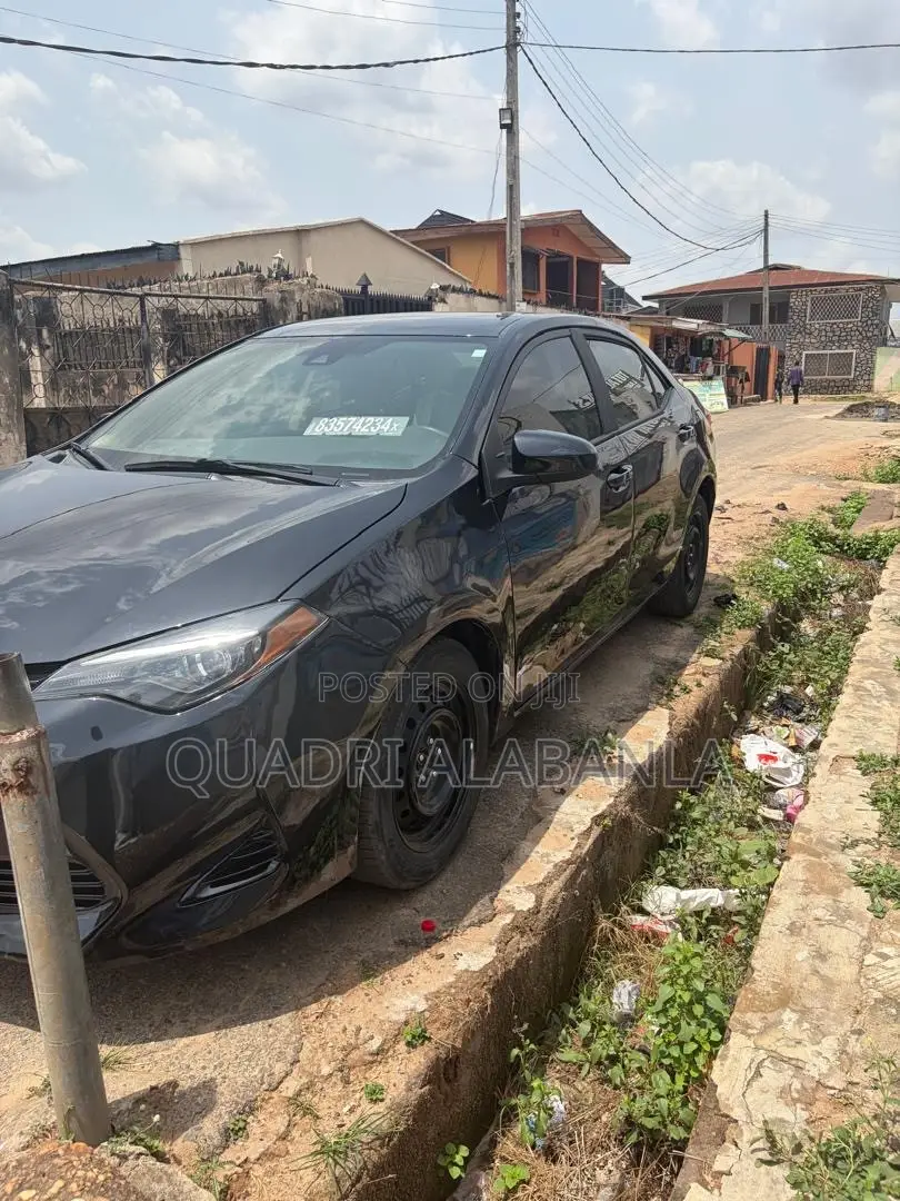 Toyota Corolla L (1.8L 4cyl 2A) 2018 Black