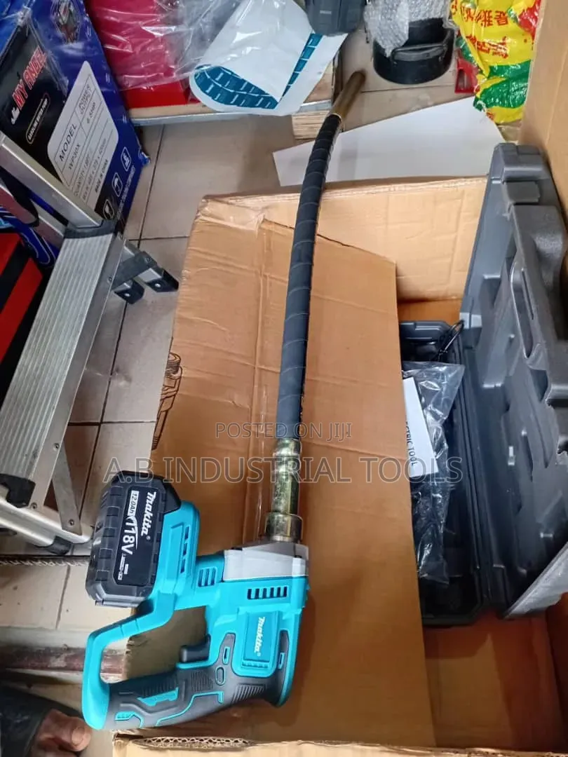 Makita Cordless Concrete Vibrator