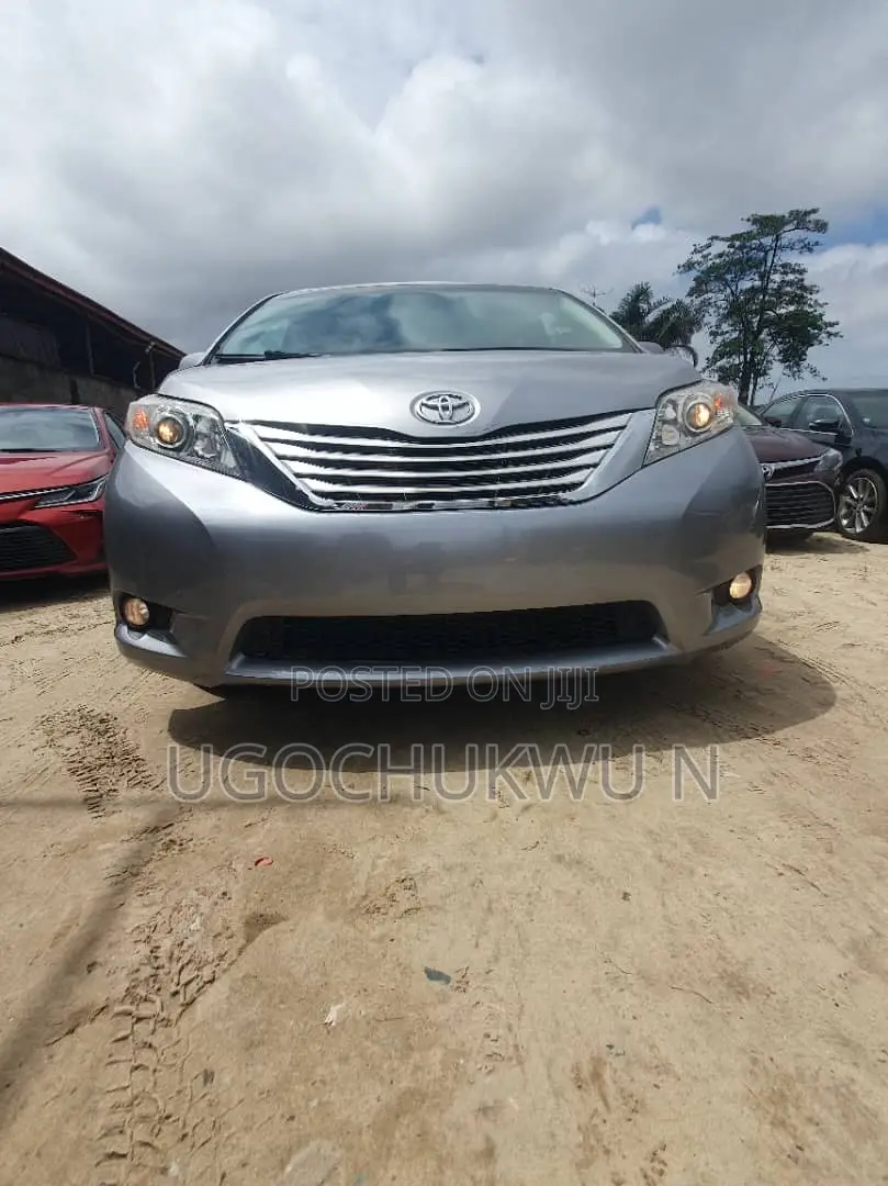 Toyota Sienna Limited 7 Passenger 2010 Gray