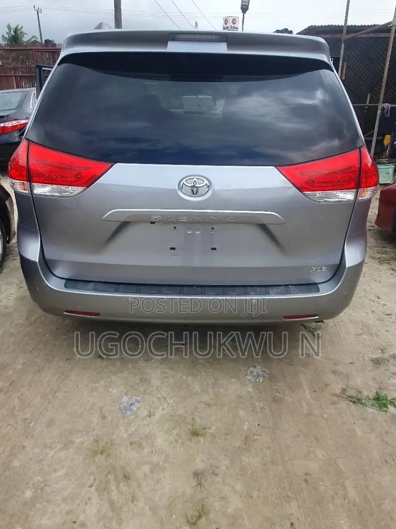 Toyota Sienna Limited 7 Passenger 2010 Gray