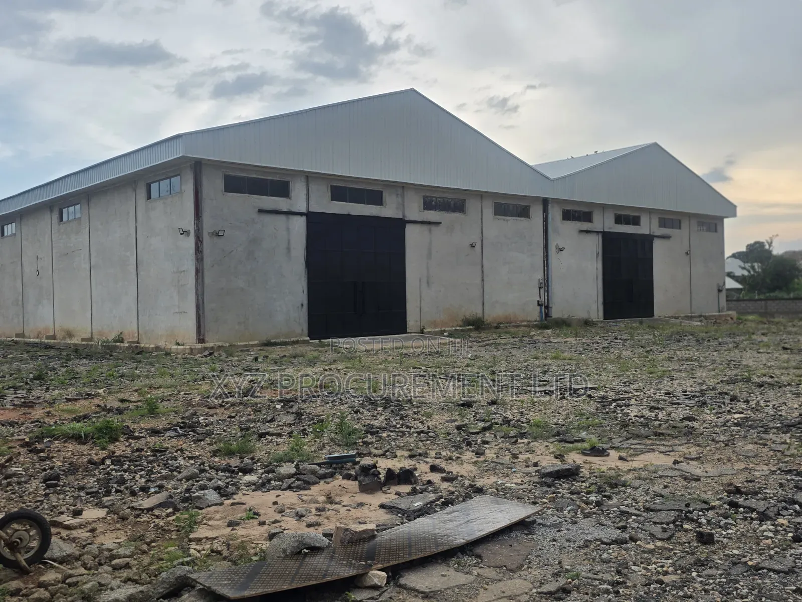 Warehouse Measuring 5,000 SQM by Tarred Road