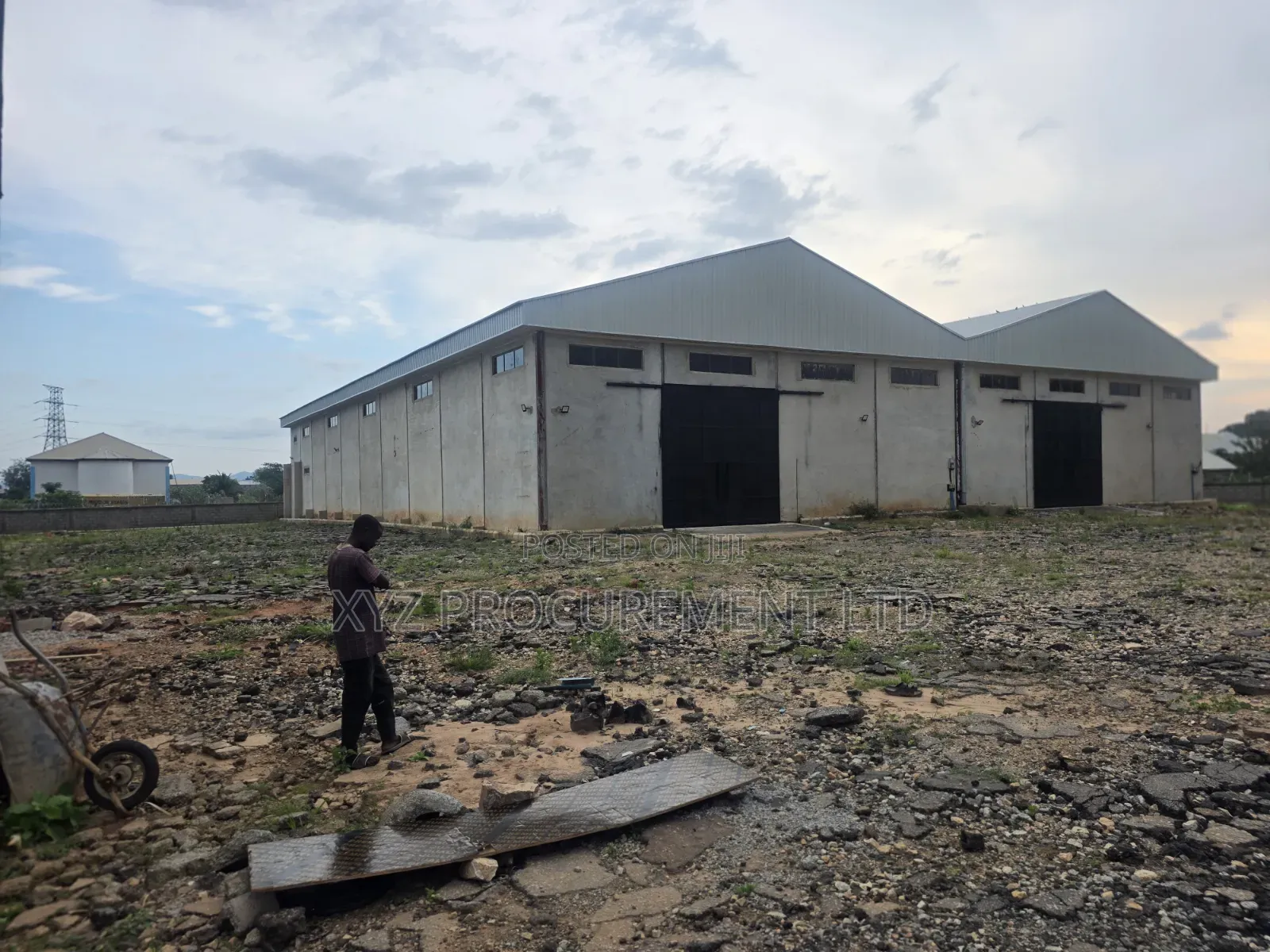 Warehouse Measuring 5,000 SQM by Tarred Road