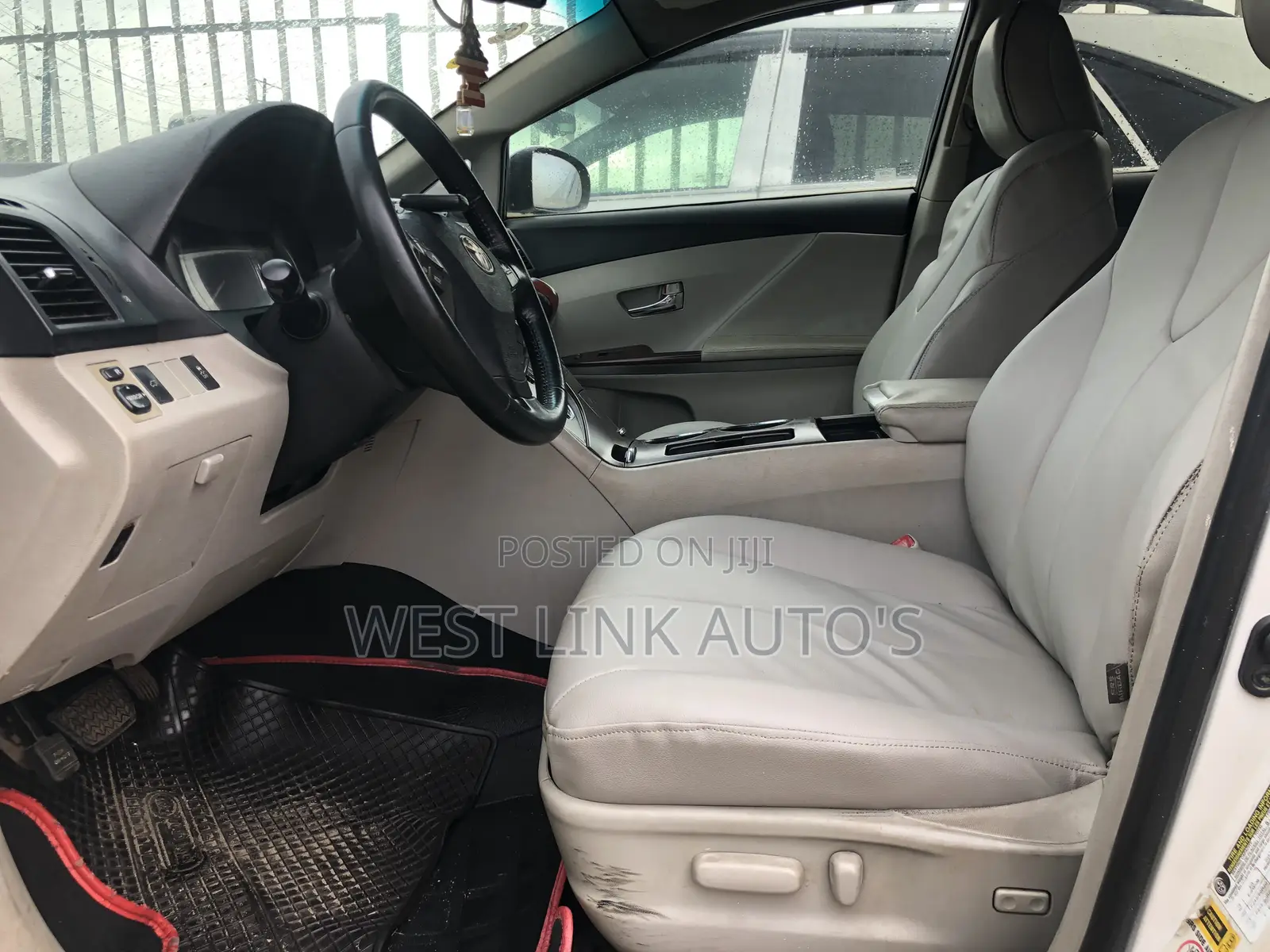 Toyota Venza XLE 2010 White