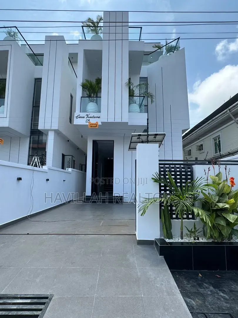 5bdrm Duplex in Ikota for sale