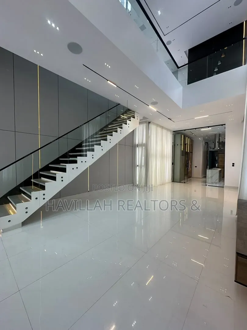 5bdrm Duplex in Ikota for sale