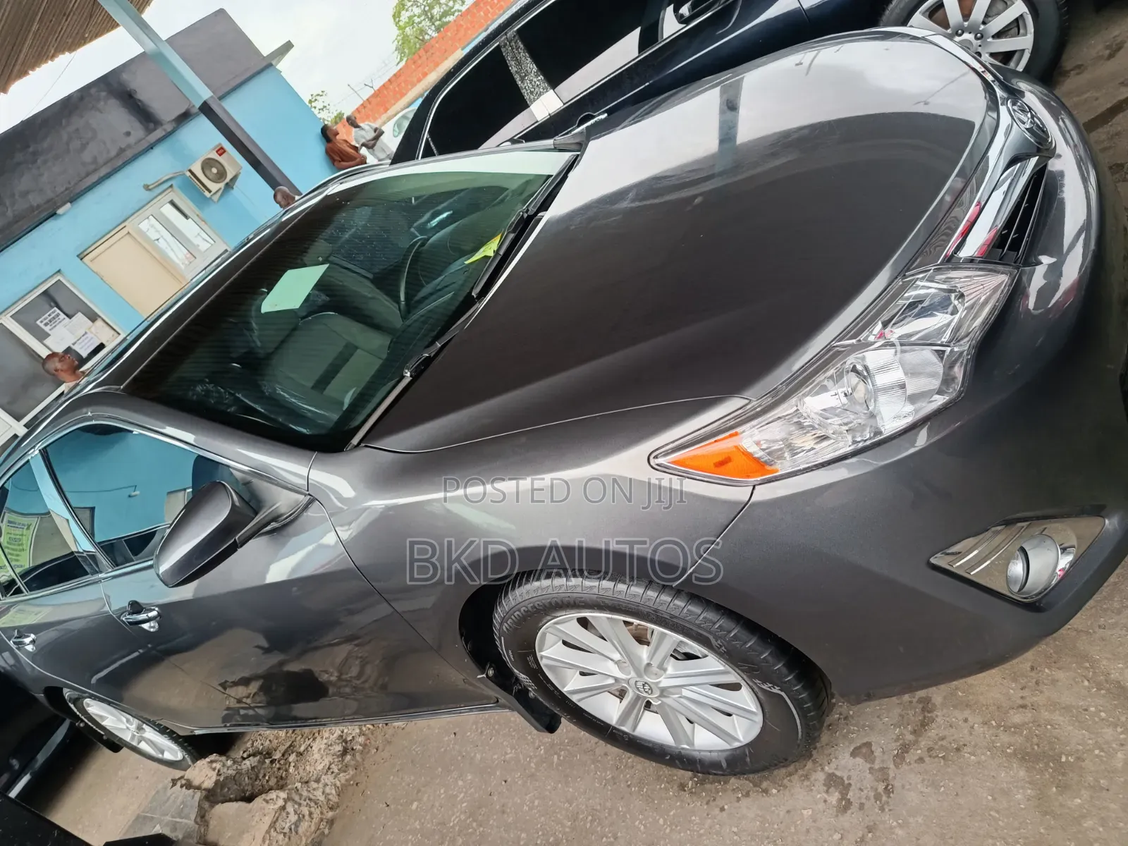 Toyota Camry XLE 4dr Sedan w/Prod. End 11/13 (2.5L 4cyl 6A) 2014 Gray