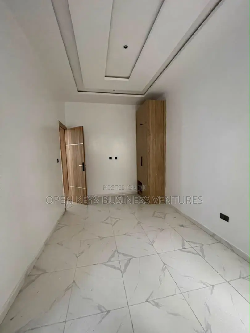 4bdrm Duplex in Ikota for sale