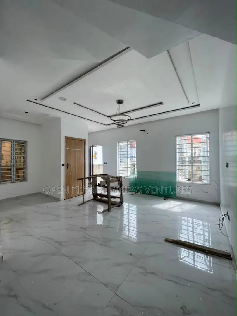 4bdrm Duplex in Ikota for sale