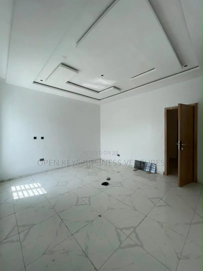4bdrm Duplex in Ikota for sale