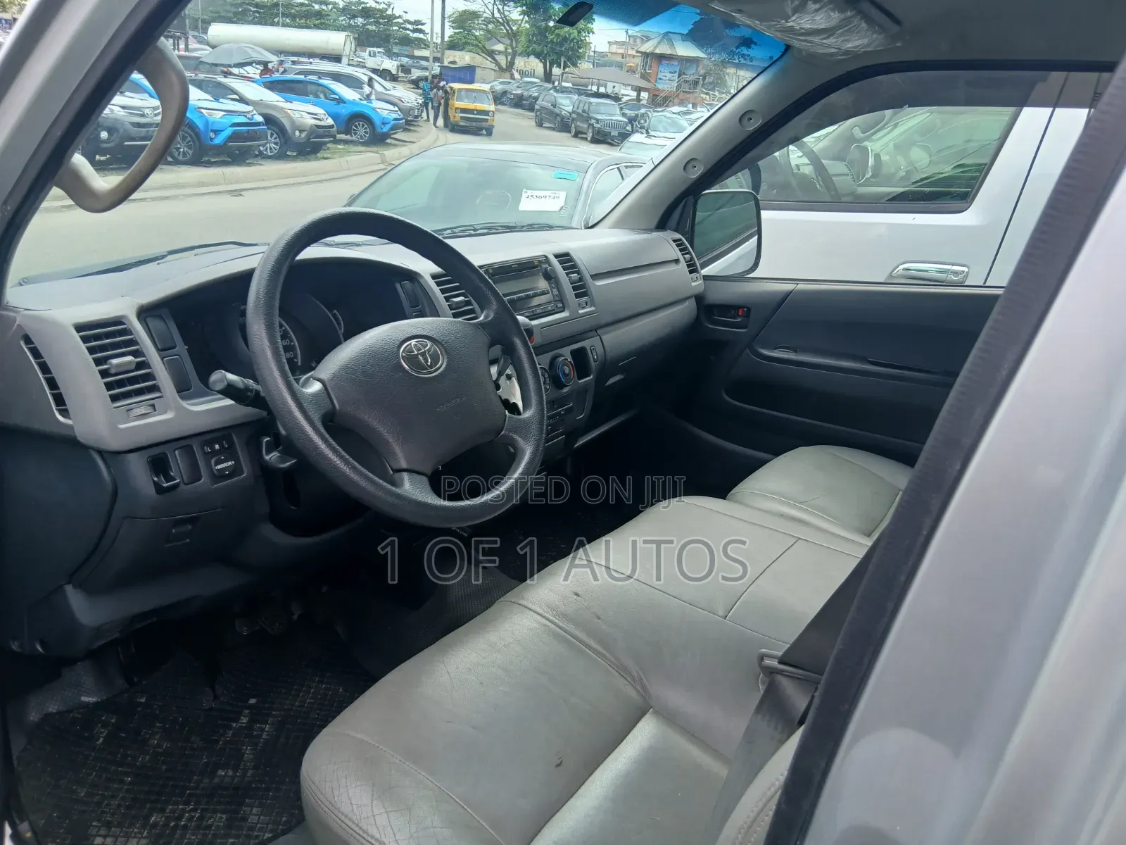 Toyota HiAce 2010 Silver