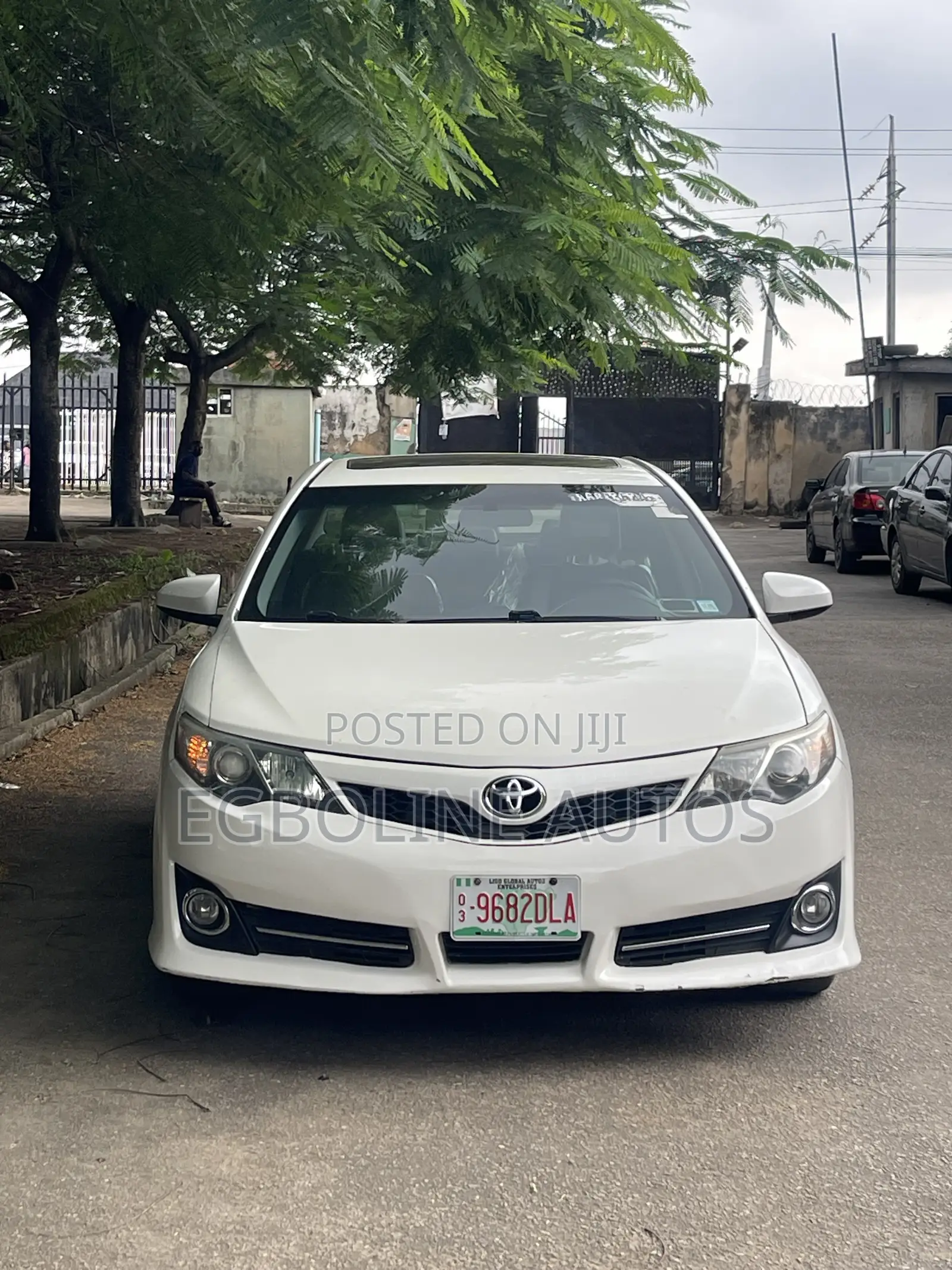 Toyota Camry SE 4dr Sedan (2.5L 4cyl 6A) 2012 White