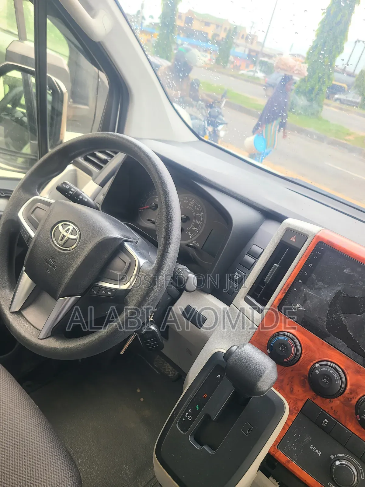 Toyota HiAce 2021 White