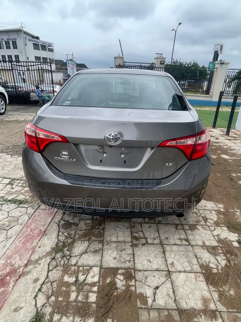 Toyota Corolla 2018 Brown
