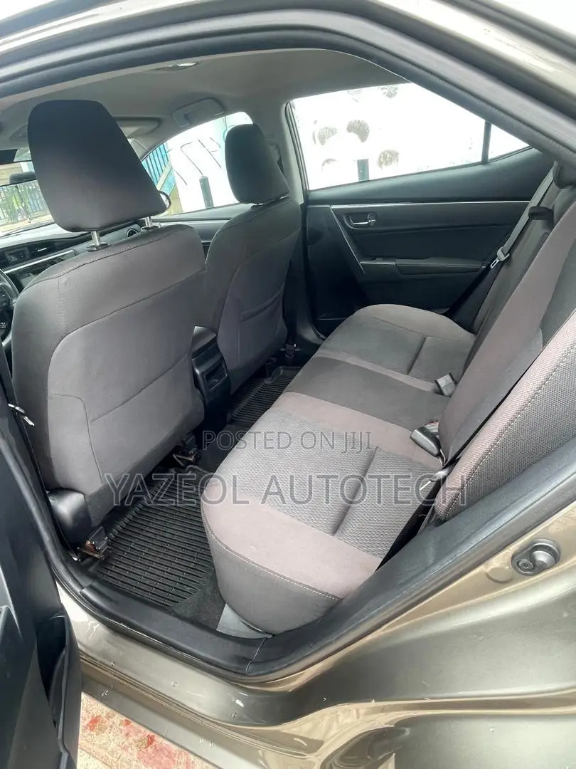 Toyota Corolla 2018 Brown
