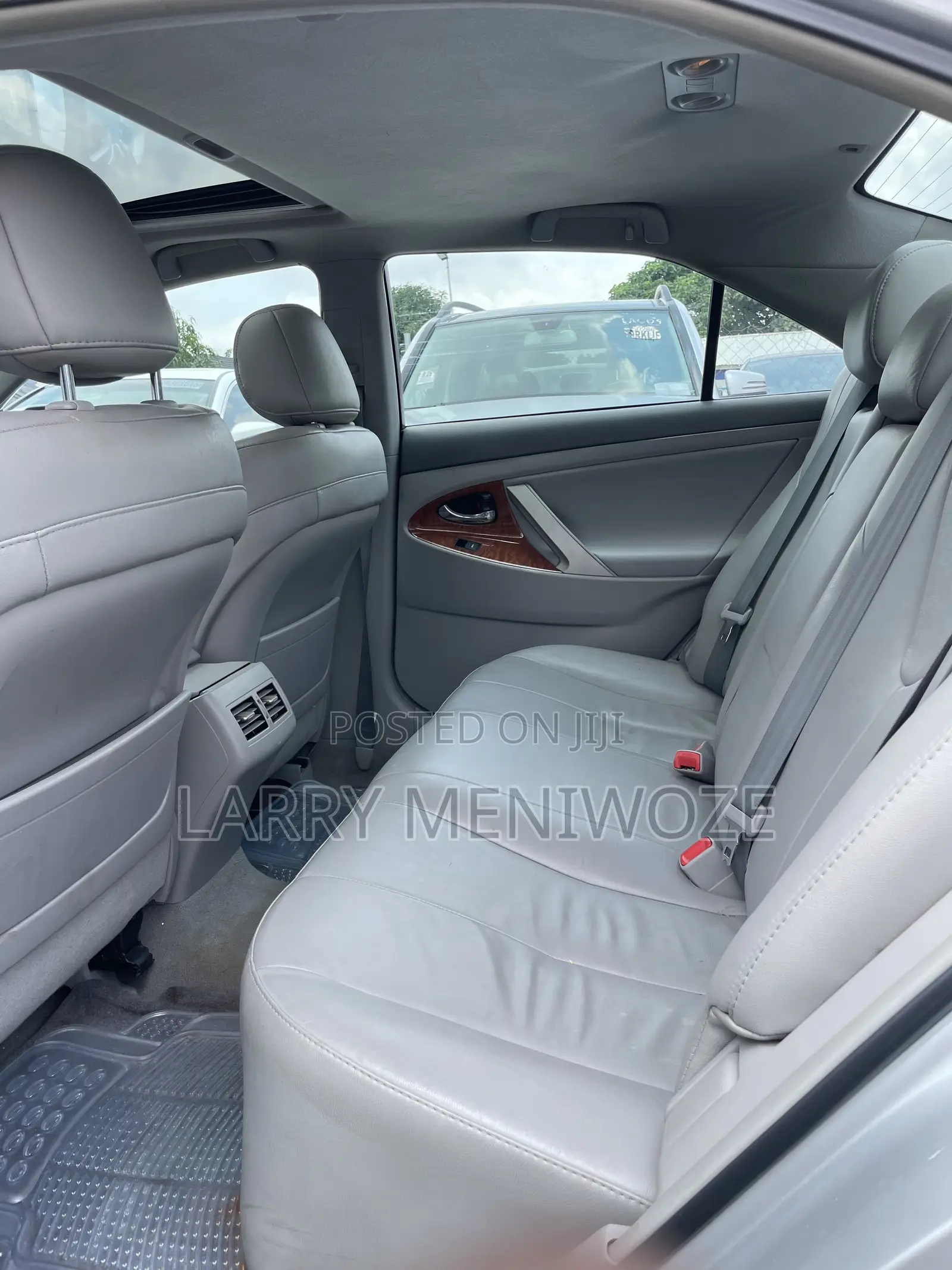 Toyota Camry XLE 4dr Sedan (2.5L 4cyl 6A) 2011 Silver